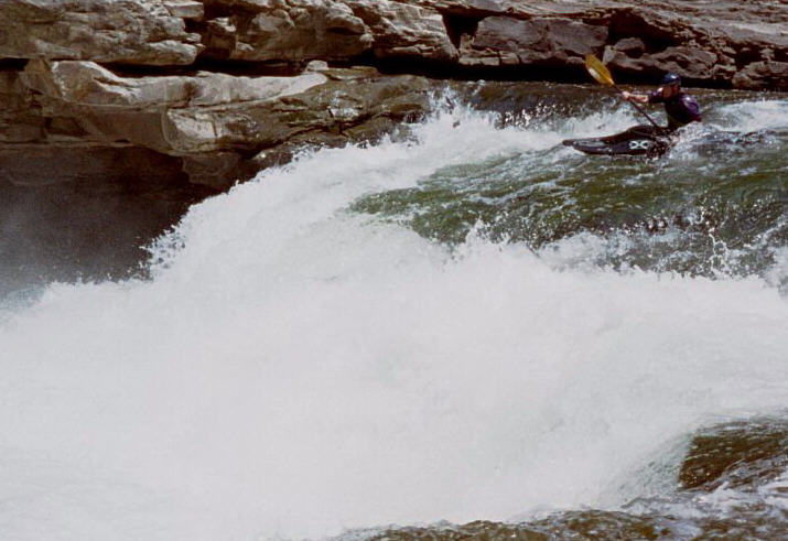 Unknown Paddler running ElHorrendo at 450cfs