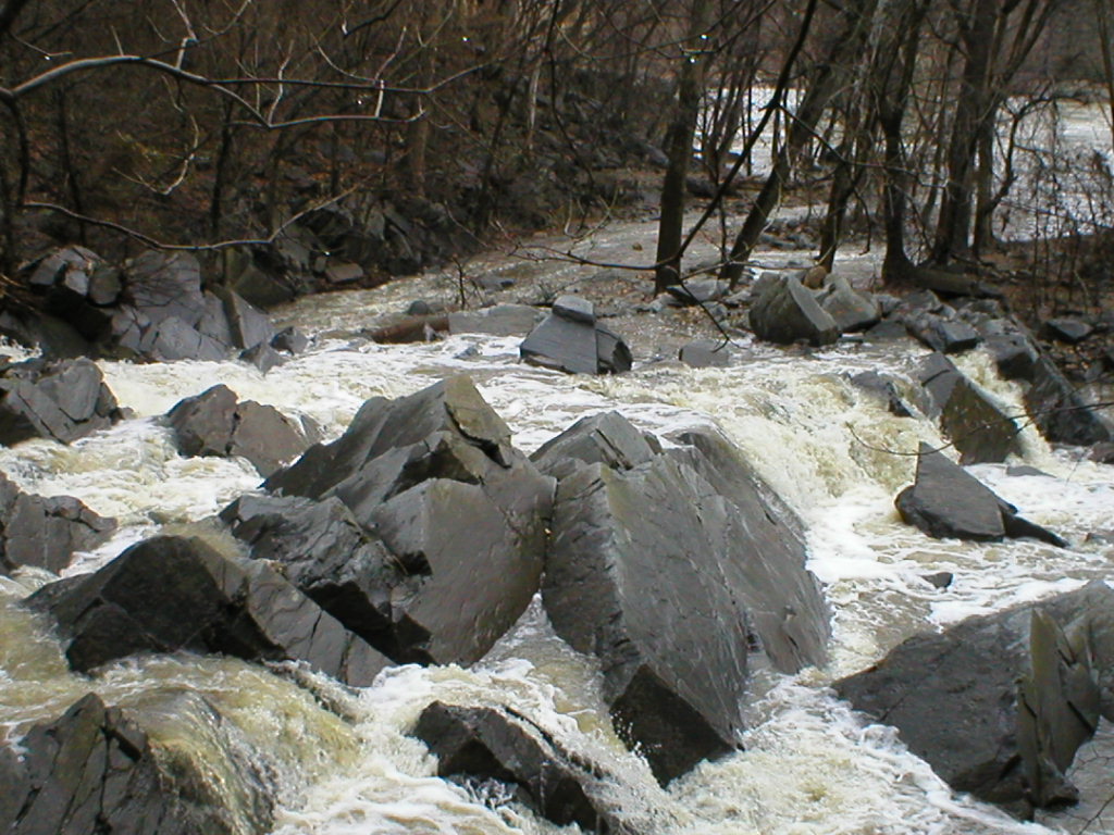 Second half of the waterfall at the confluence with the Potomac.