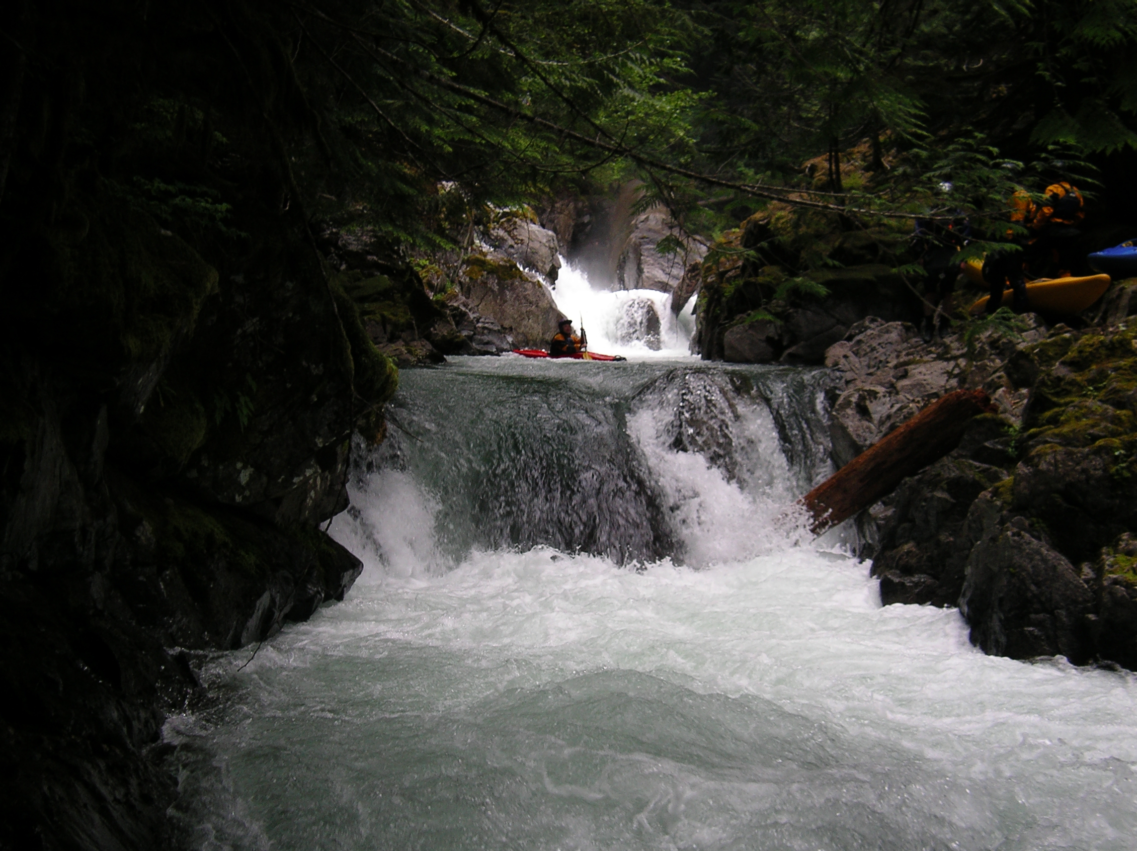 Crack in the Earth and downstream ledge