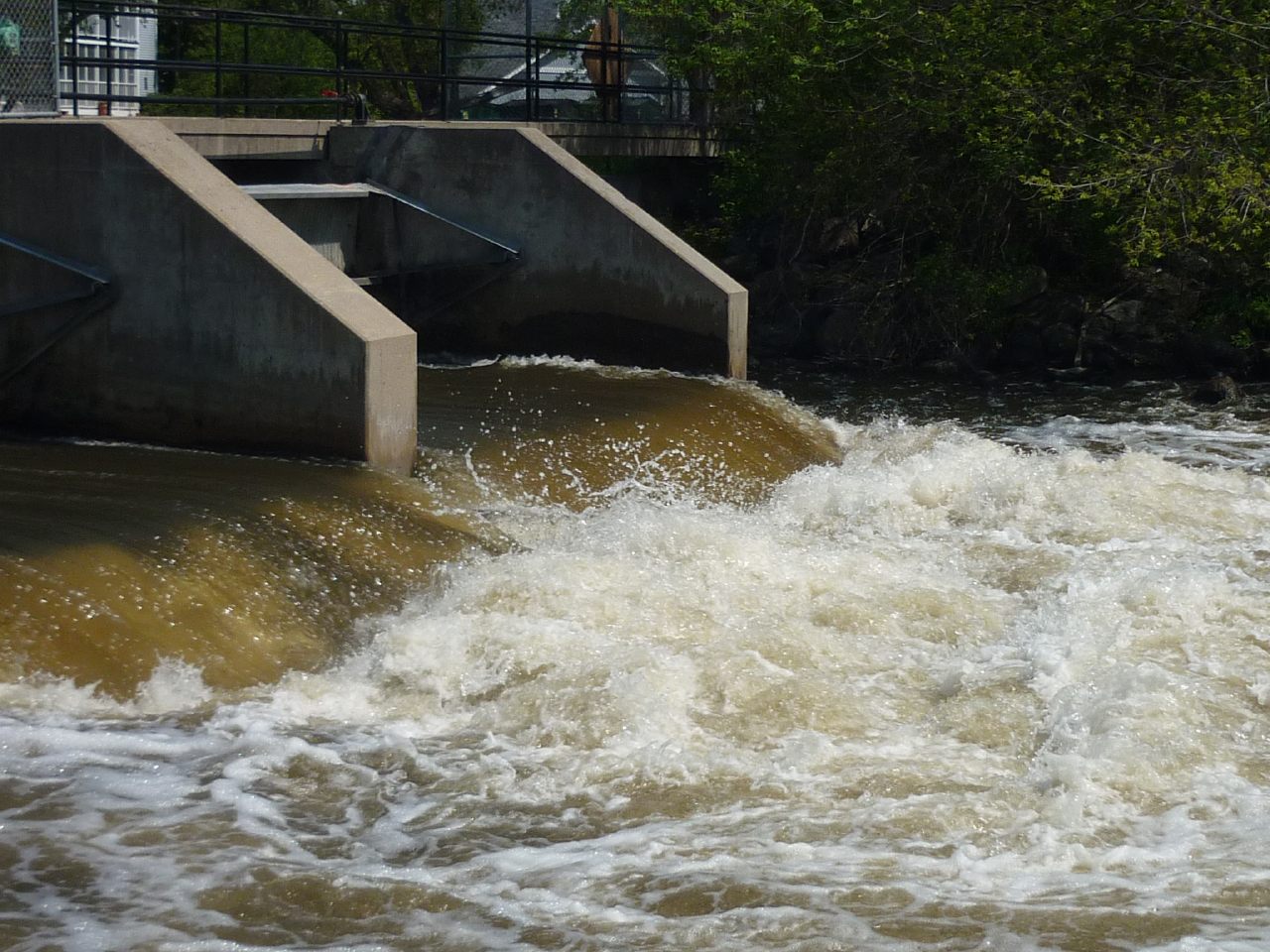 Waterford - main dam - closeup