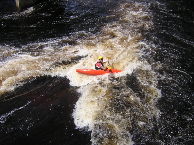 Surfing the creekboat