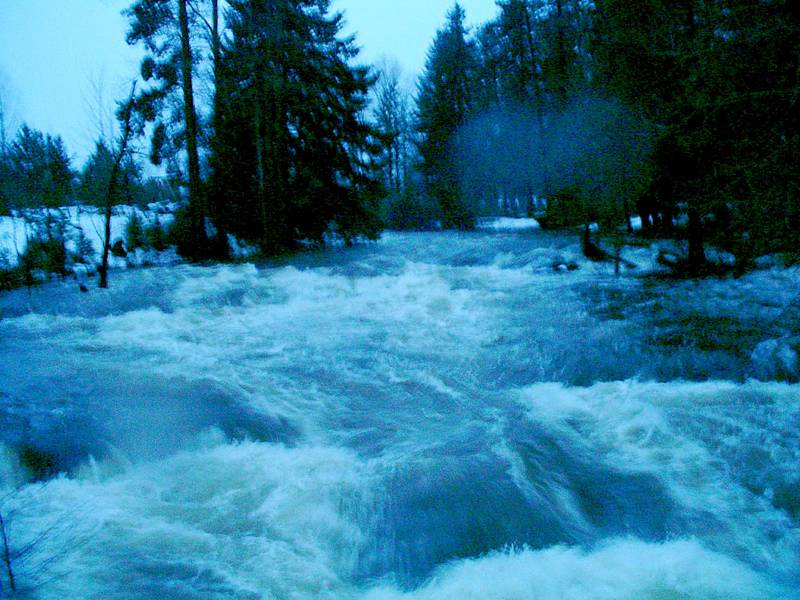Bridge Rapids at flood stage