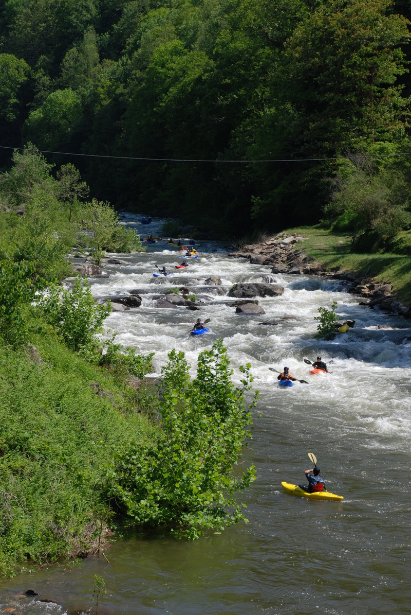 Tapoco Lodge Rapid busy