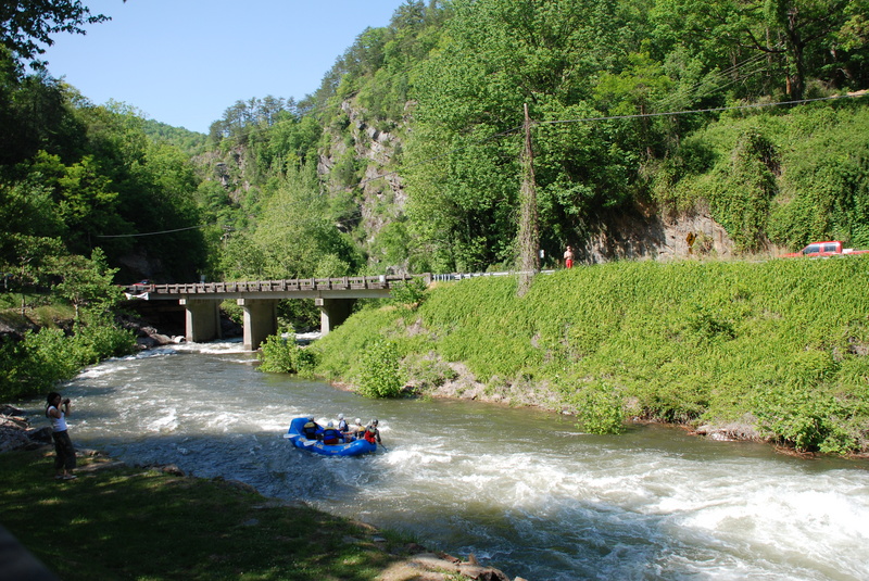 Raft in front of Tapoco Lodge