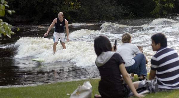 Surfing for the Crowd