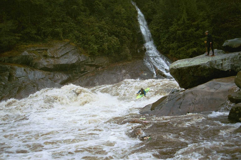 10ft Falls at 2.5ft
