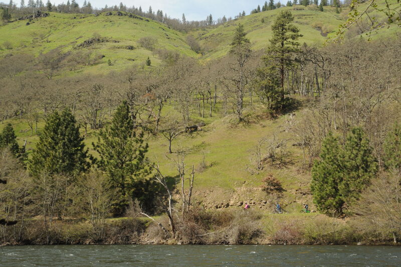 Bikers on Klickitat Trail