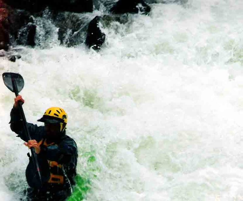 Bridge Falls Drop kayaker 4