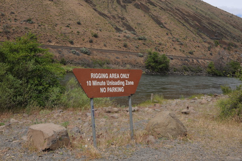 Loading Sign