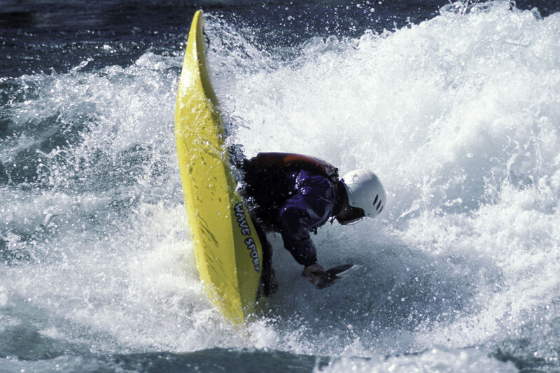 Oak Bottom wave playboating