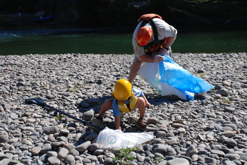 River Clean Up Volunteers